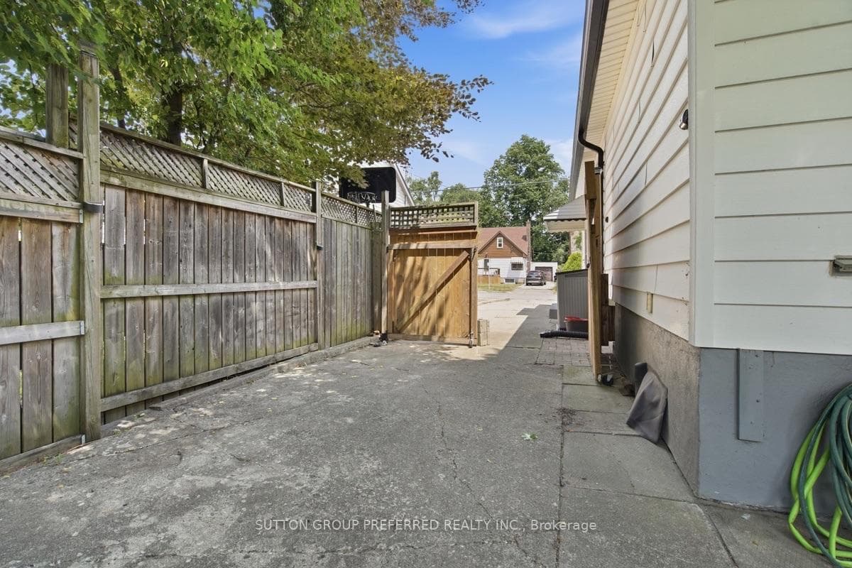 385 Avondale Road photo 19
