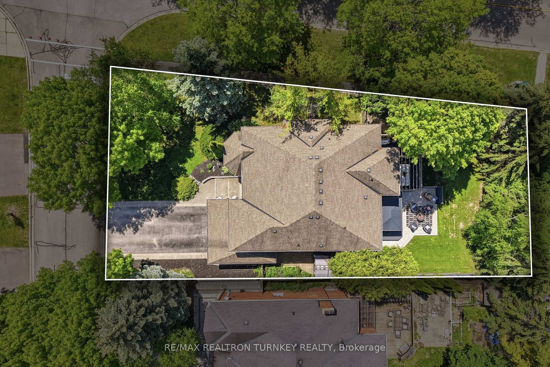 Mature trees & lots of privacy.