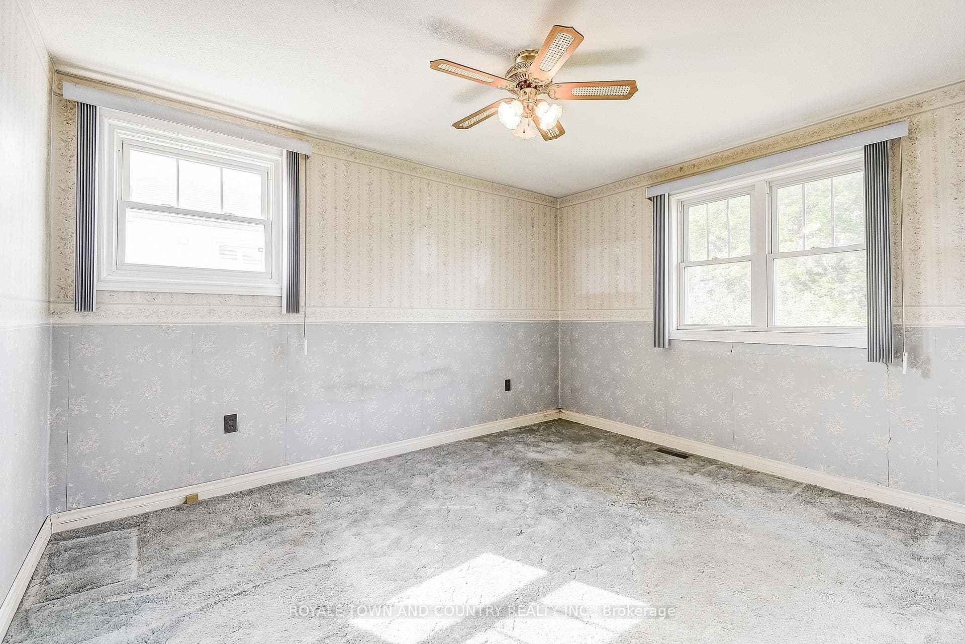 1205 Queenston Road photo 18