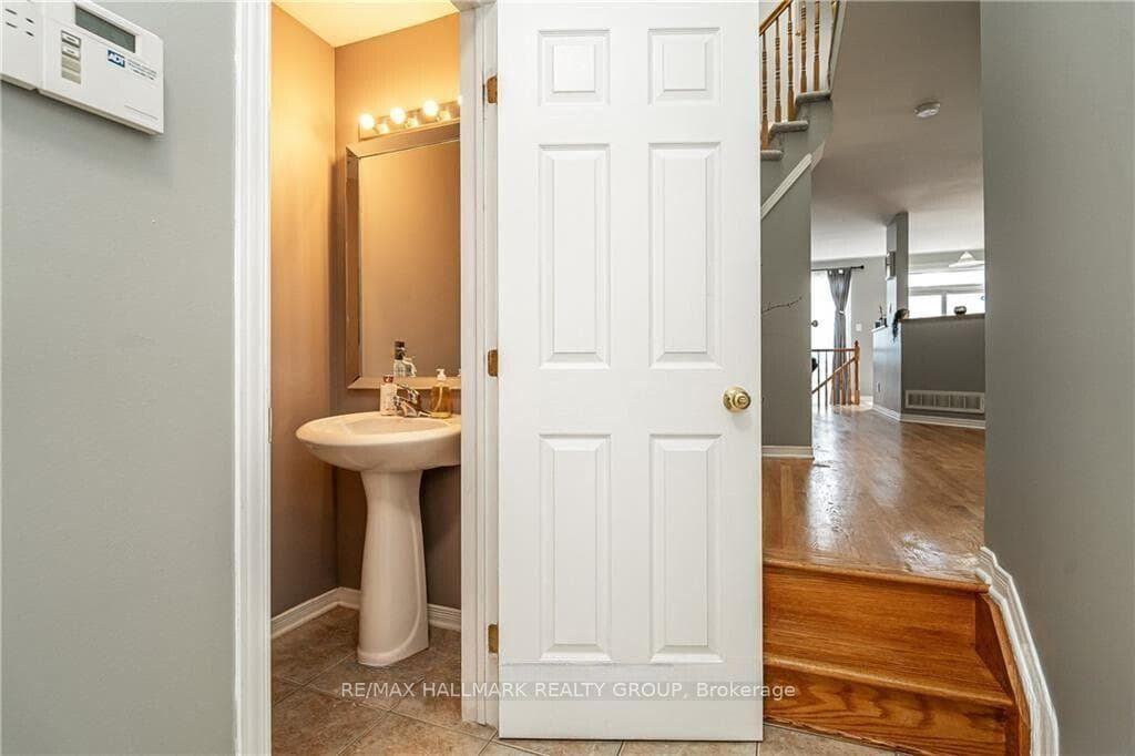 216A Claridge Drive photo 3