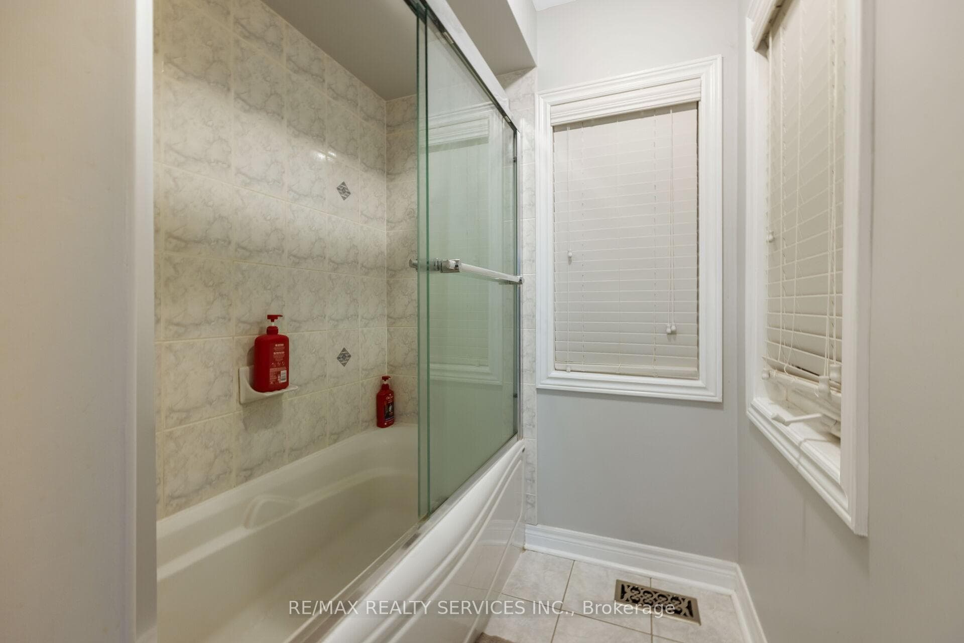 51 Midsummer Drive photo 34