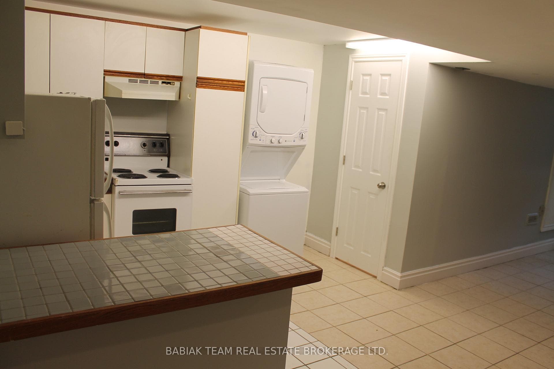 28 Spencer Avenue Unit Lower photo 8