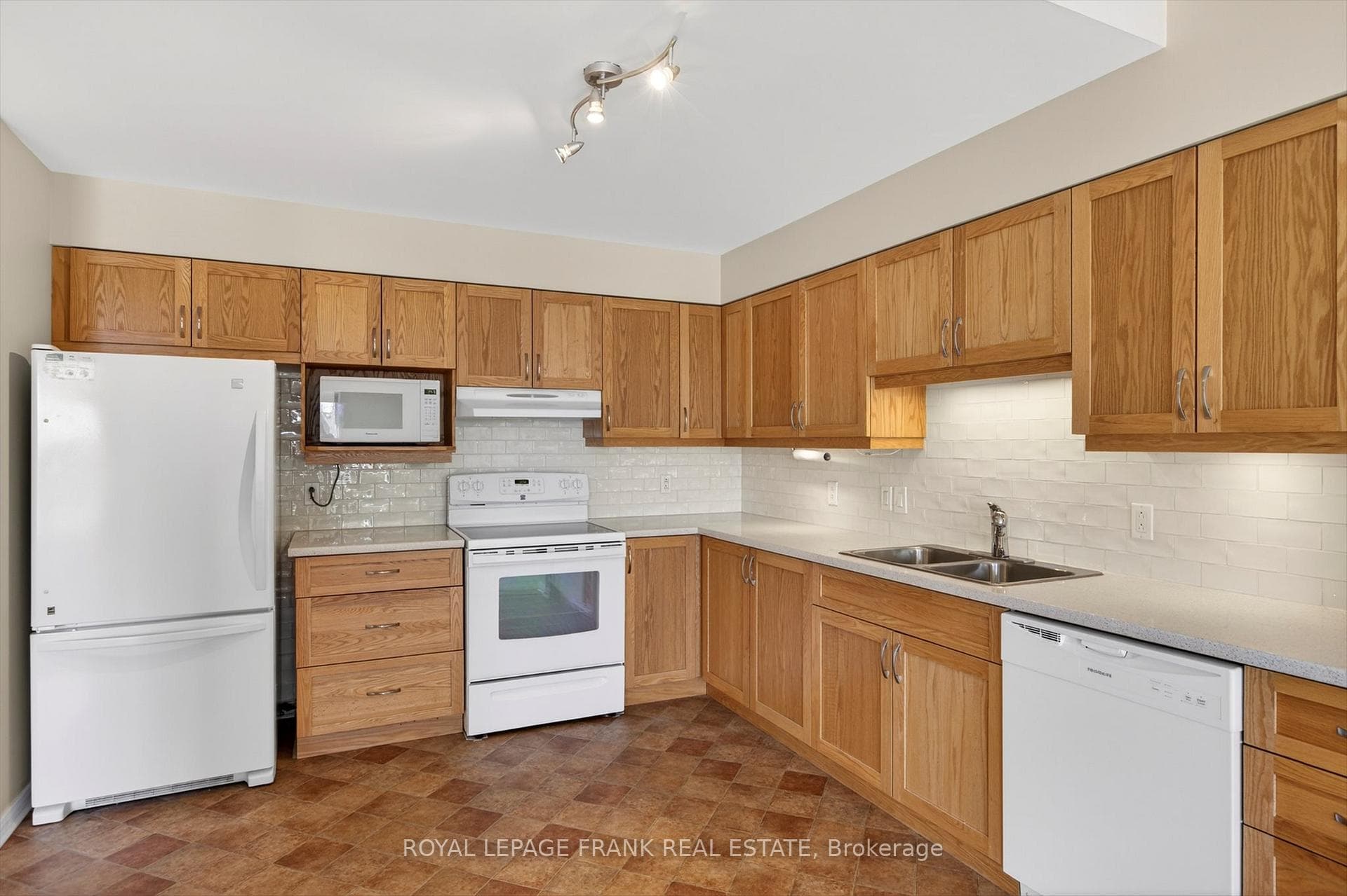 1099 Clonsilla Avenue Unit Bldg C #310 photo 7