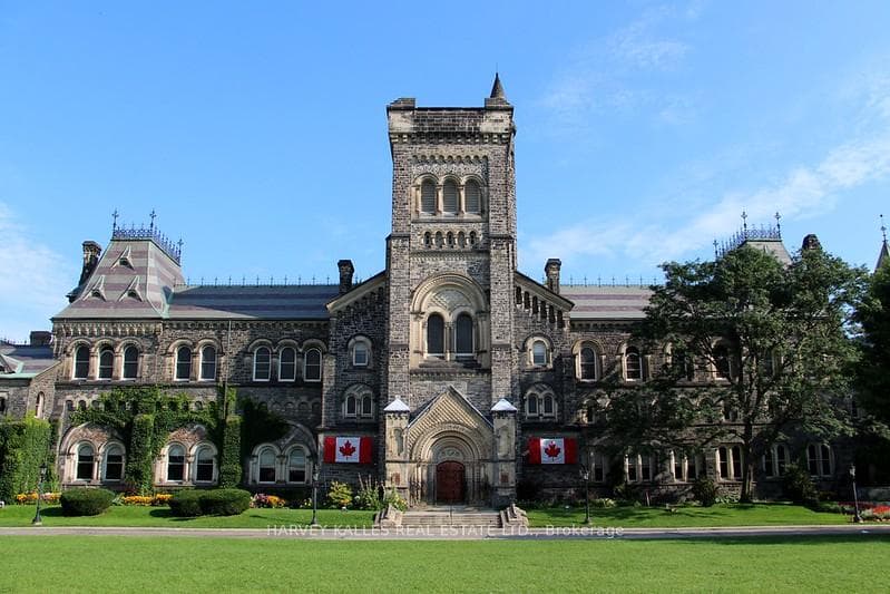 Walk to University of Toronto