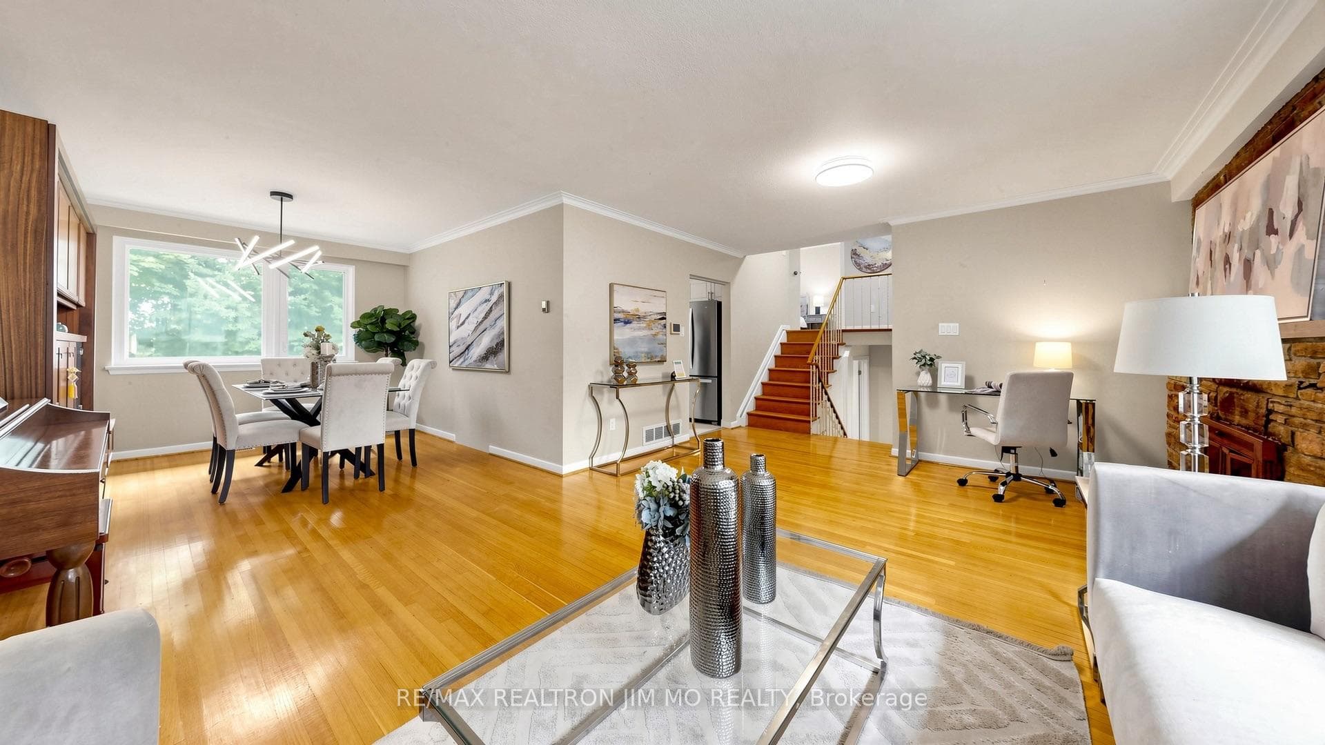 40 Ravencliff Crescent photo 8