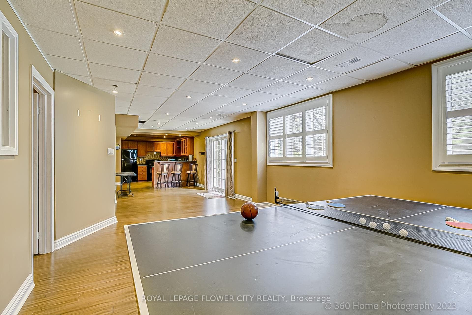 98 Treeline Boulevard photo 37