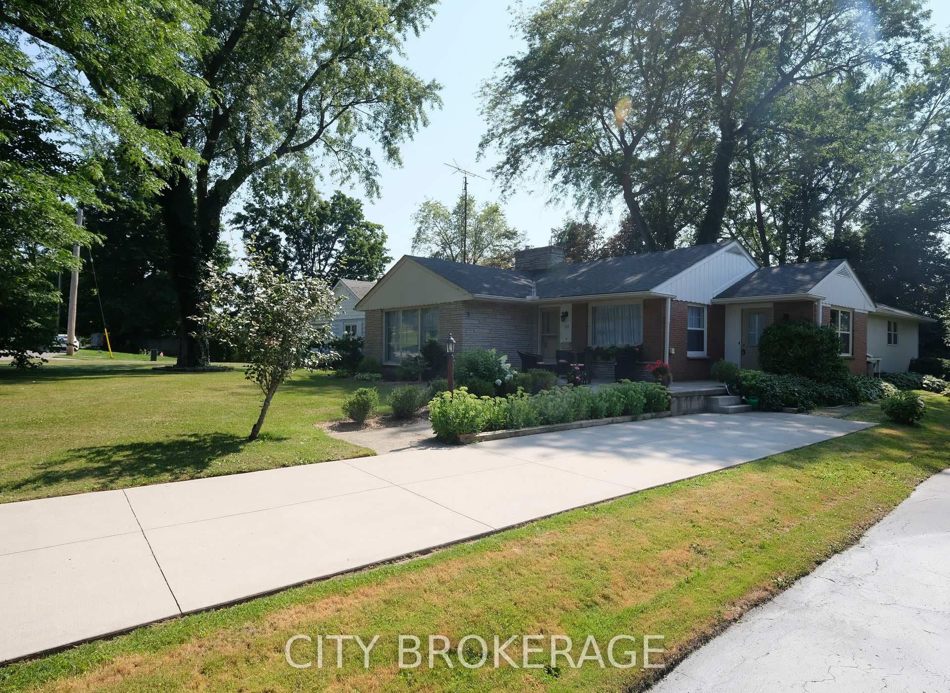 32 Gibson Drive photo 2