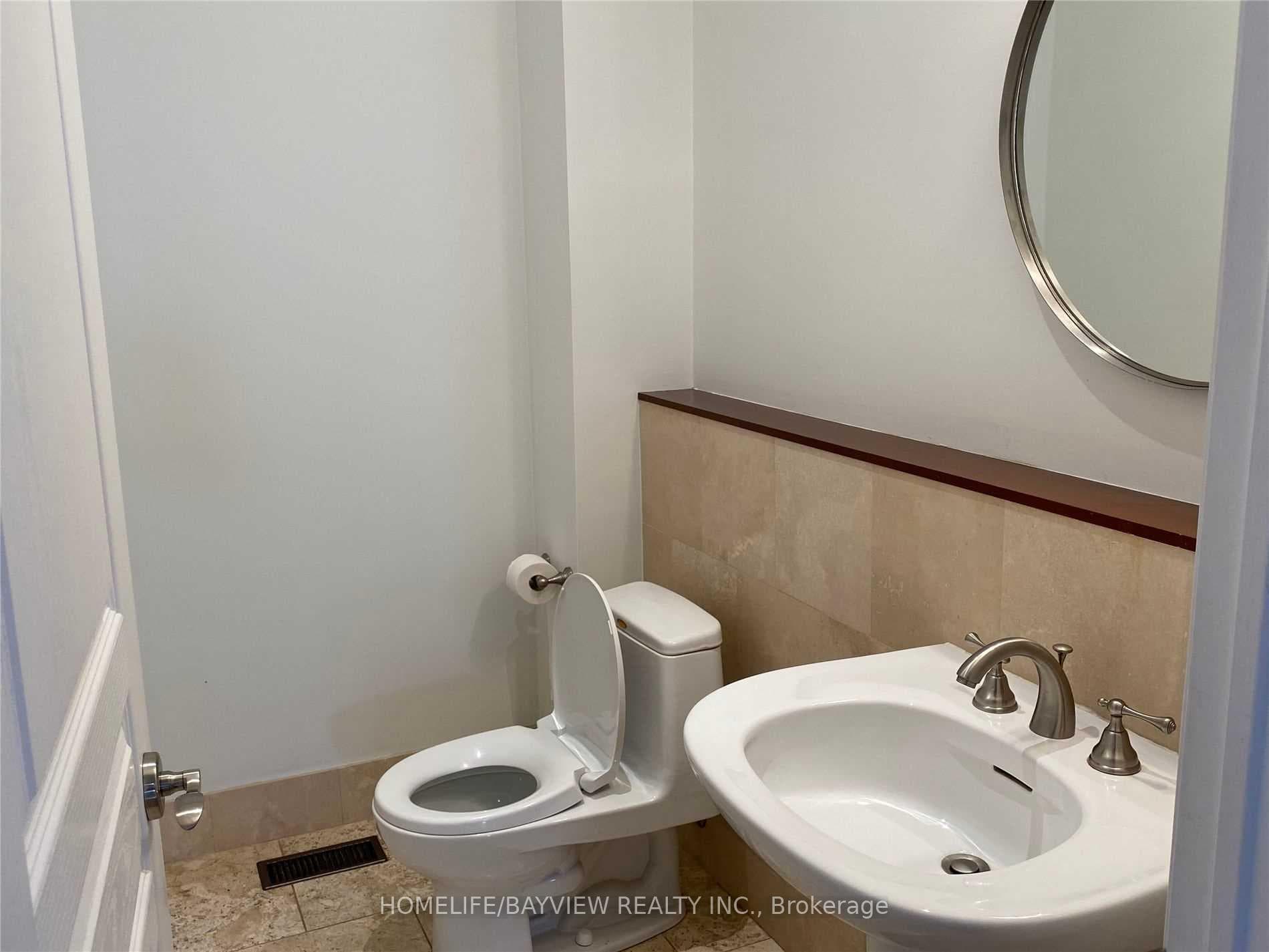374 Glengarry Avenue photo 9