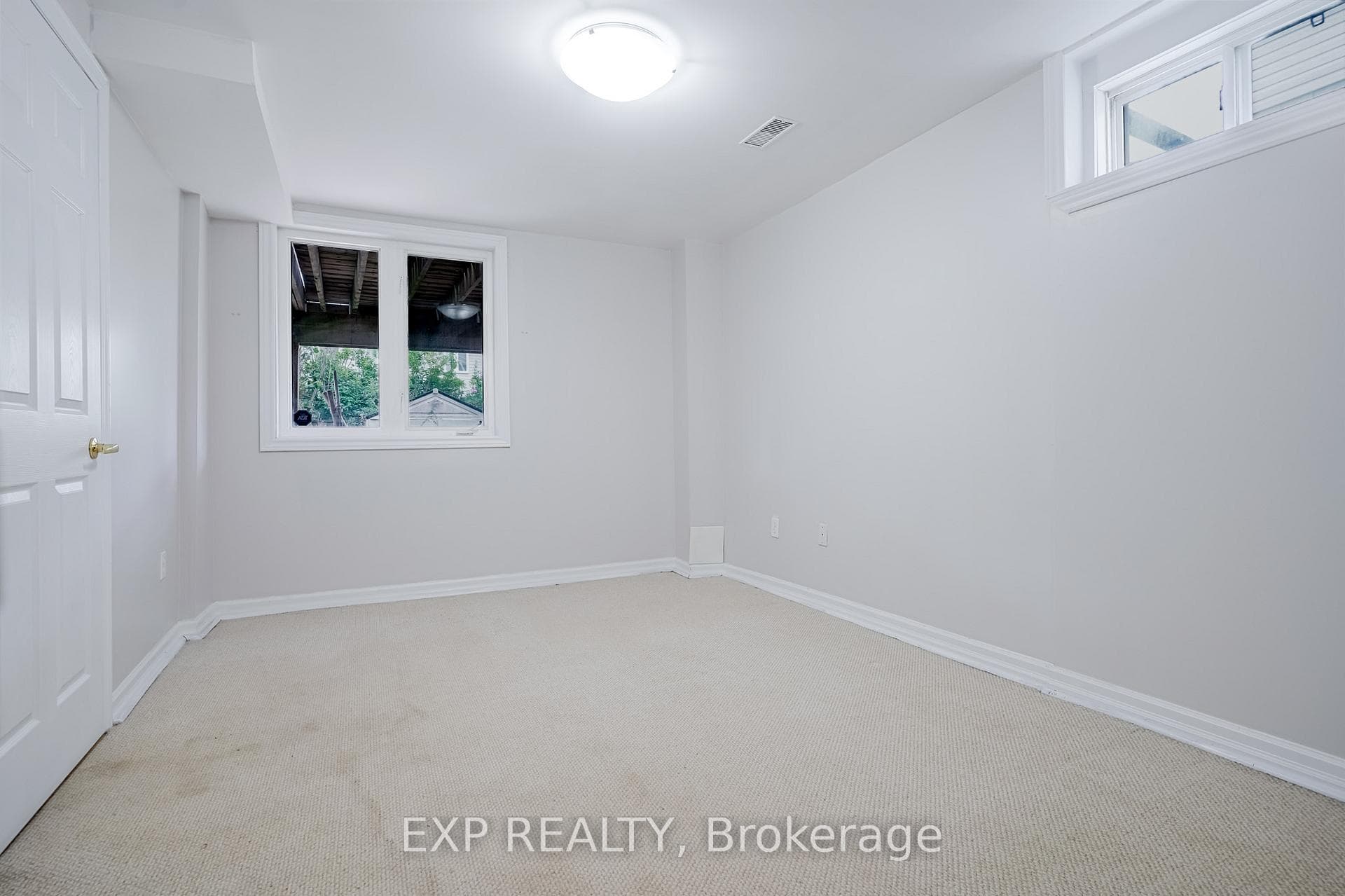 75 Hutton Place photo 38