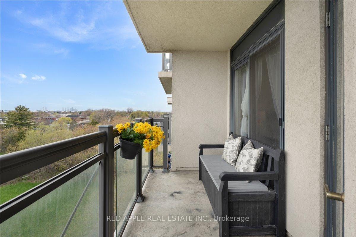 872 Sheppard Avenue Unit 612 photo 15