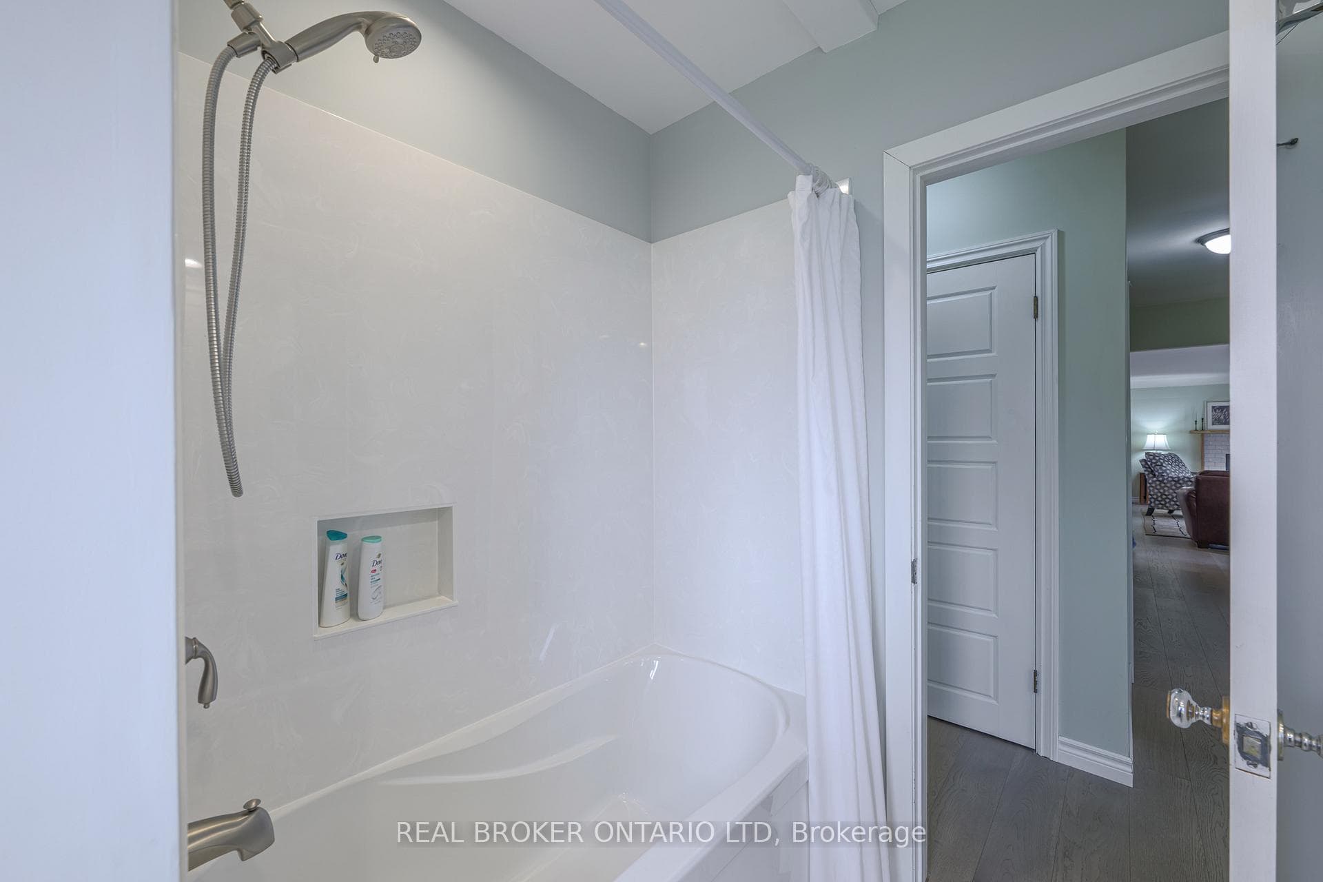 589 Middlewoods Drive photo 24