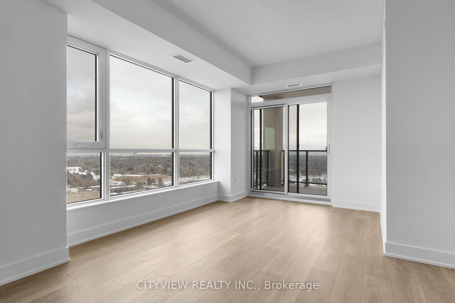 204 Burnhamthorpe Road Unit 1807 photo 14