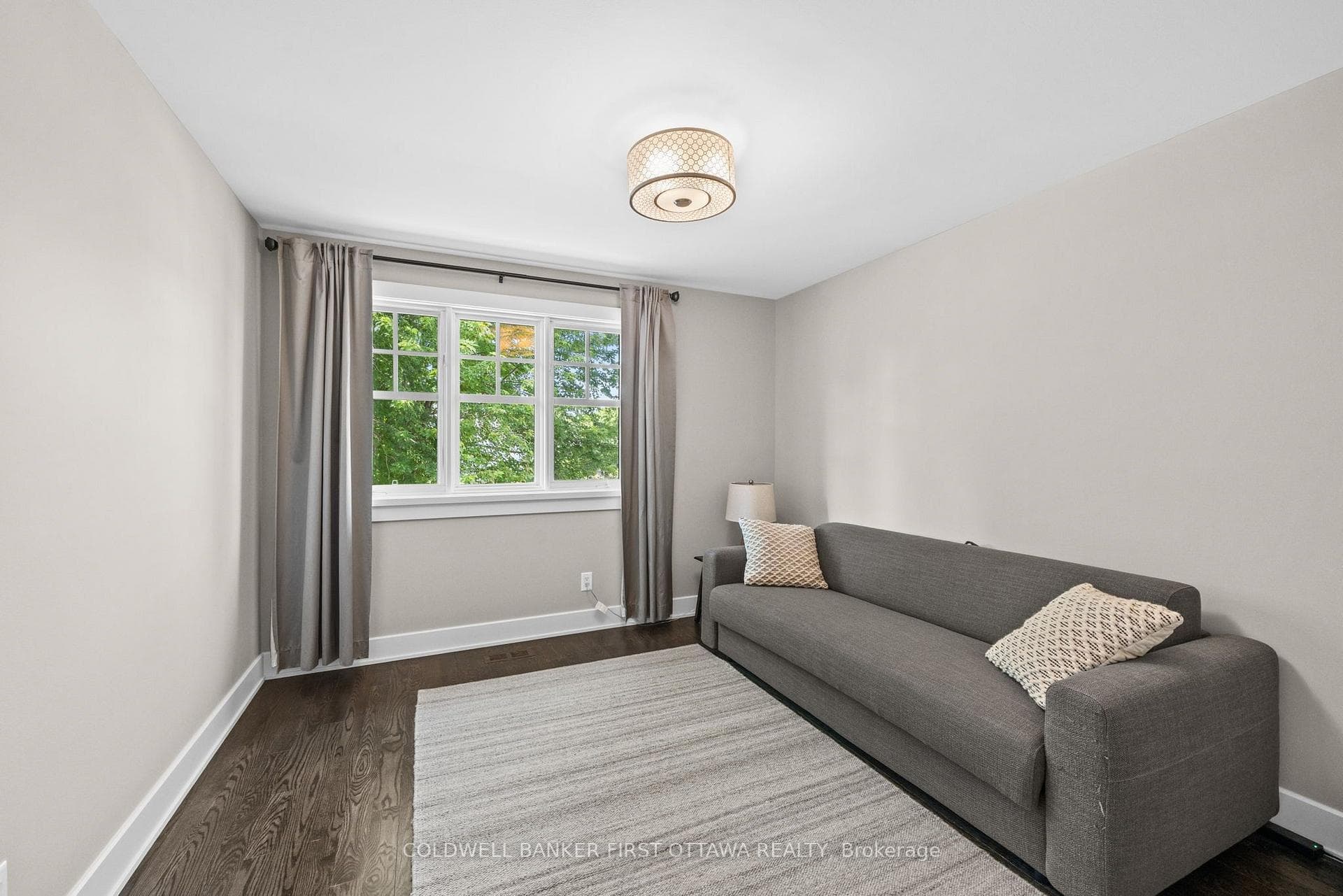 bedroom virtually staged