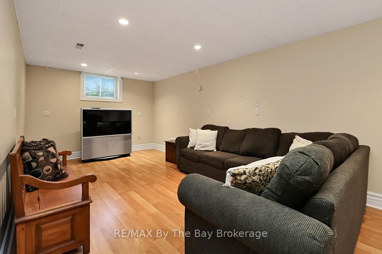 54 Fairway Crescent photo 35