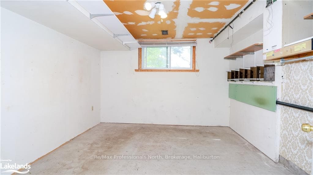 208 KENNETH Avenue photo 30