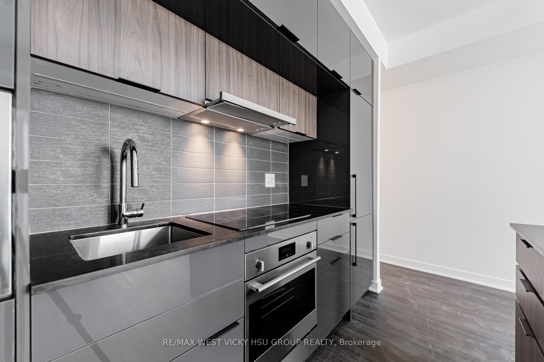185 Alberta Avenue Unit 810 photo 13