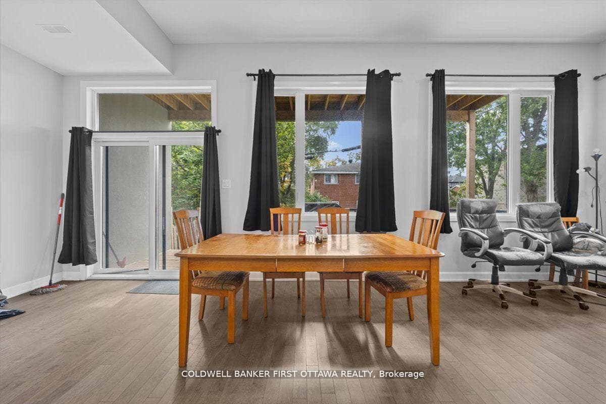 562 QUEEN MARY Street photo 10