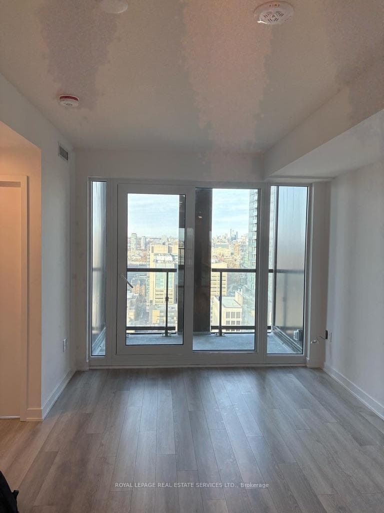 238 SIMCOE Street Unit 3501 photo 5