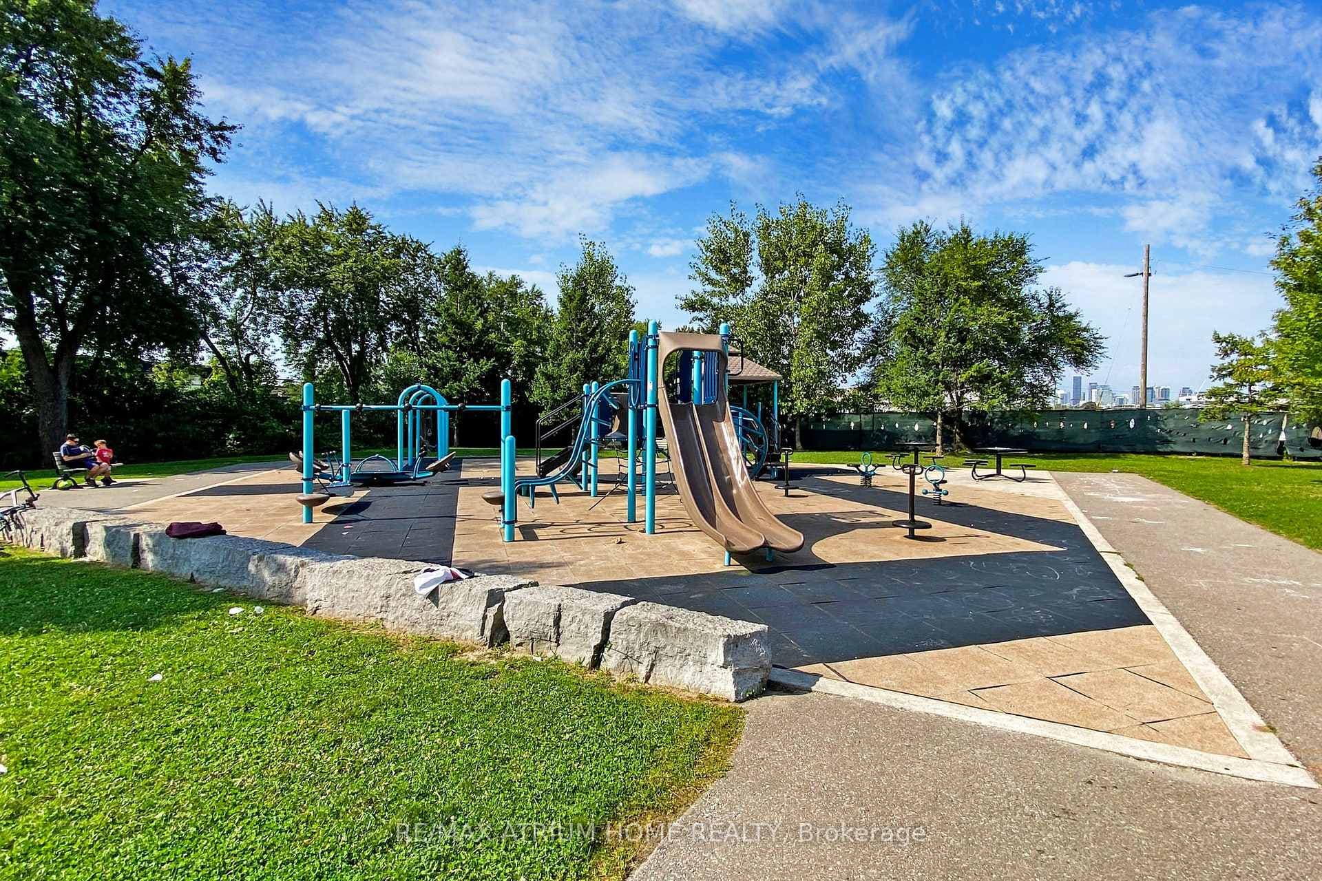 160 Vanderhoof Avenue Unit 1018 photo 48