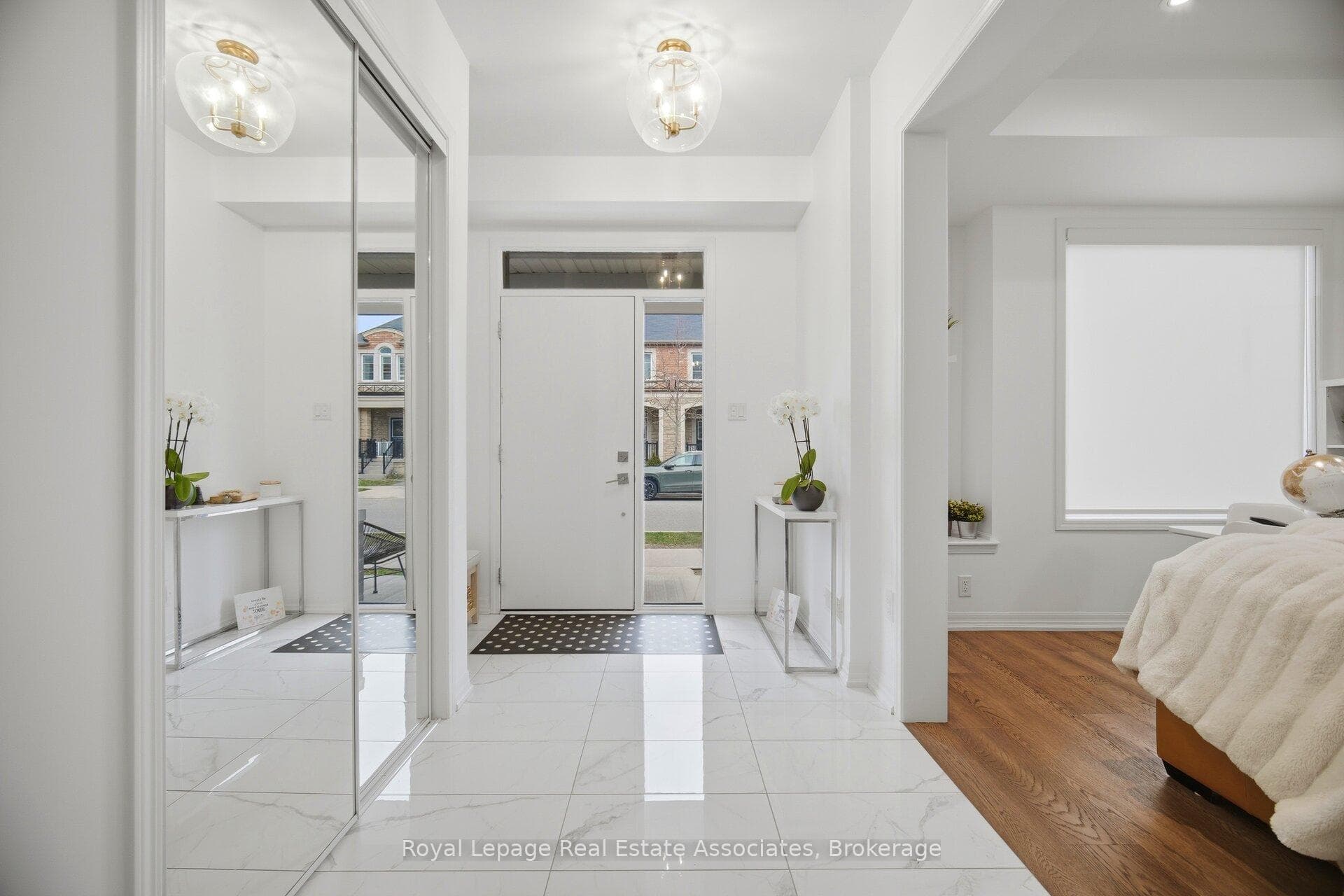 110 Huguenot Road photo 4
