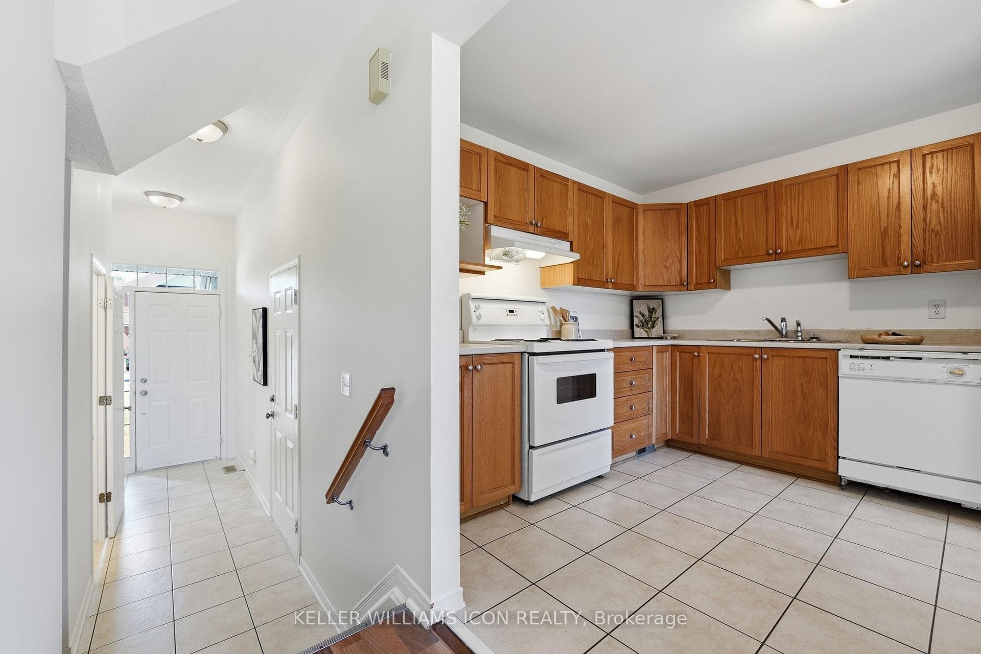 472 Claridge Drive photo 8