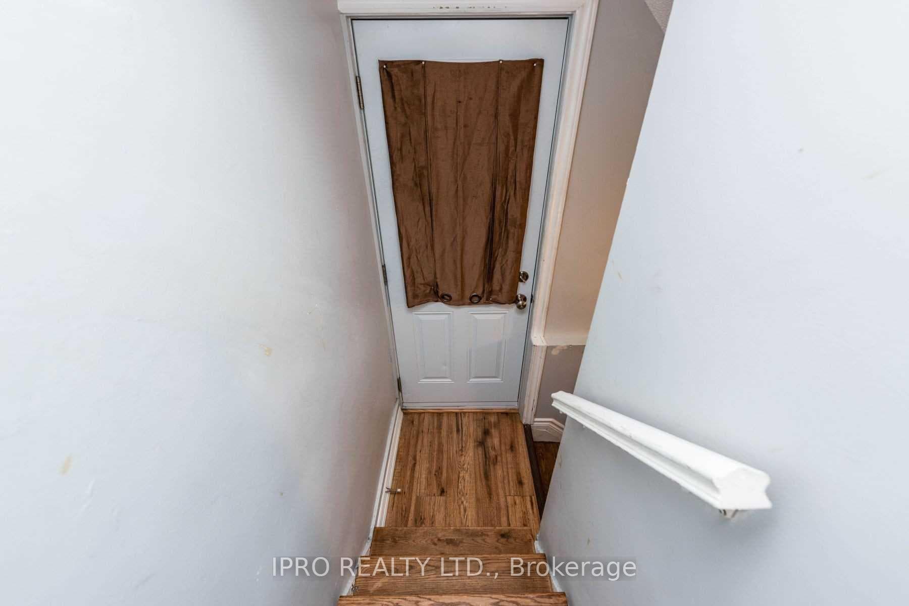 105 Sellers Avenue photo 27