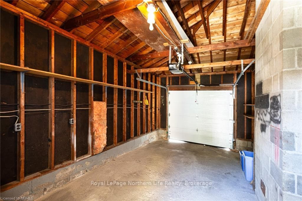 44 STRATHCONA Drive photo 36