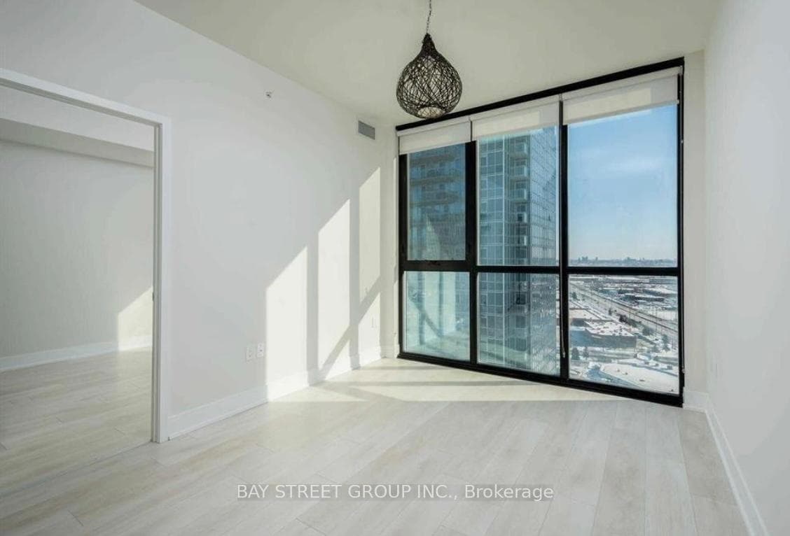 2916 Highway 7 Road Unit 2110 photo 8