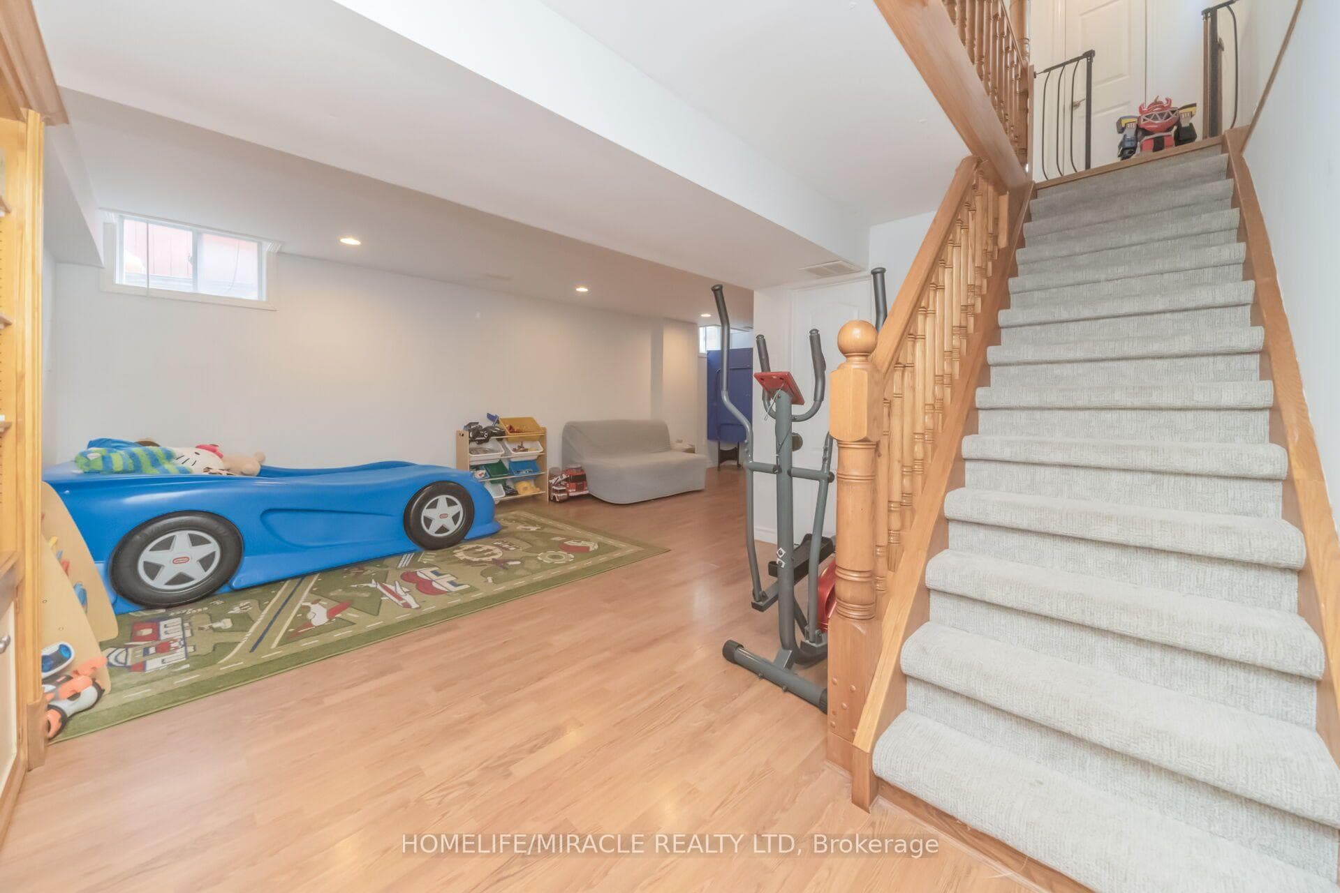 64 Aurora Place photo 28