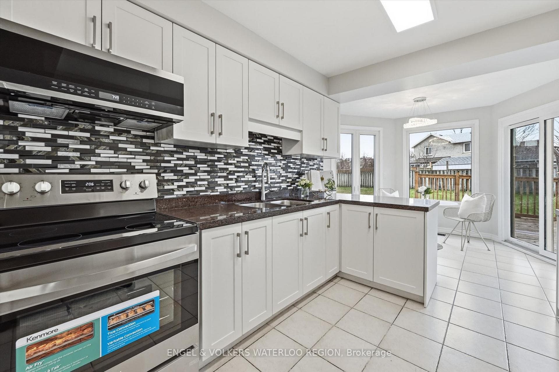 18 Regal Drive photo 10