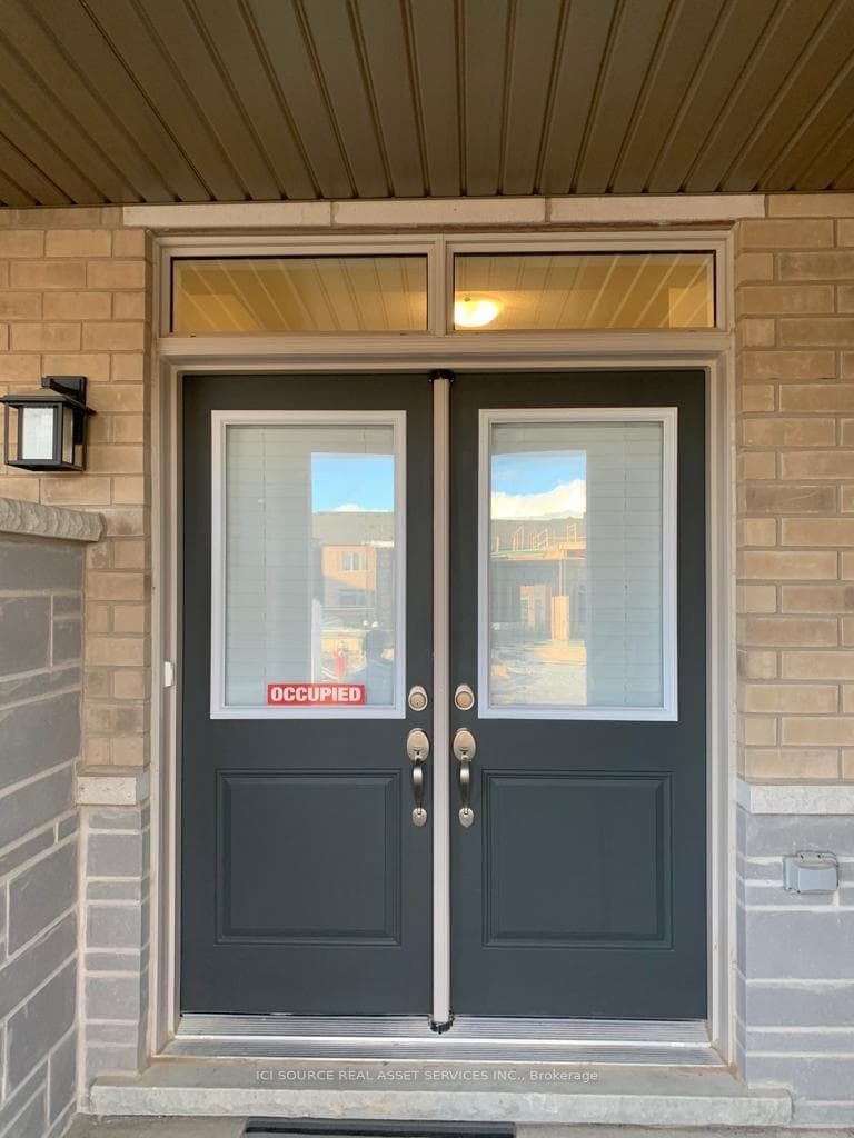 60 Donald Ficht Crescent photo 2