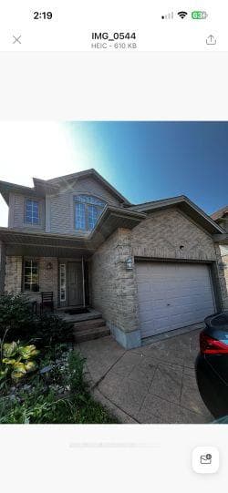 798 Queensborough Crescent photo 1