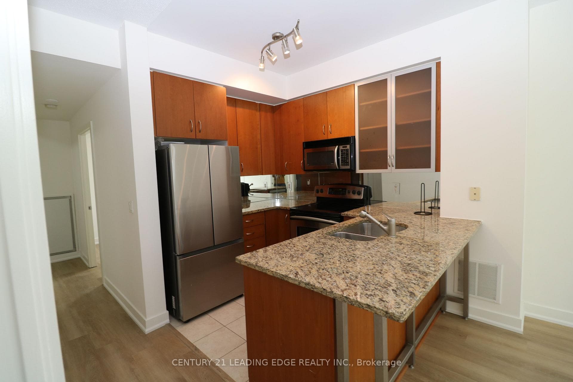 438 KING Street Unit 1404 photo 8