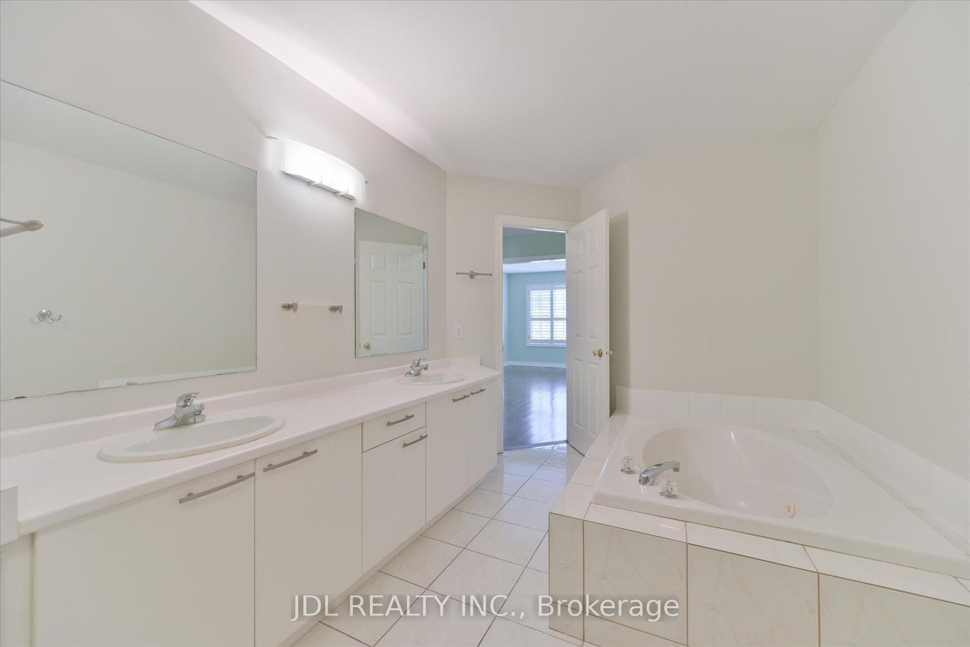 3036 Bayview Avenue Unit I photo 17