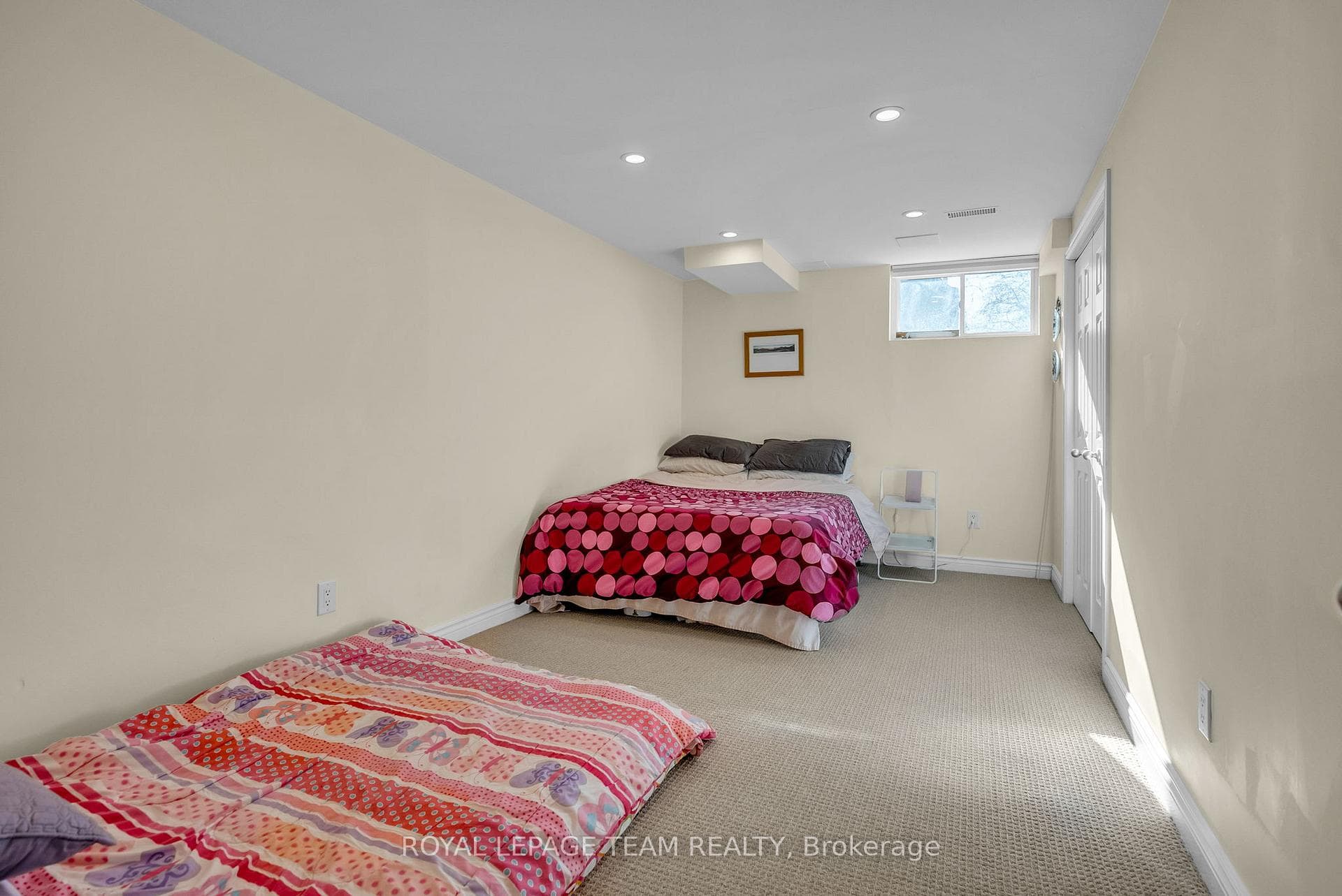 64 Westpointe Crescent photo 18