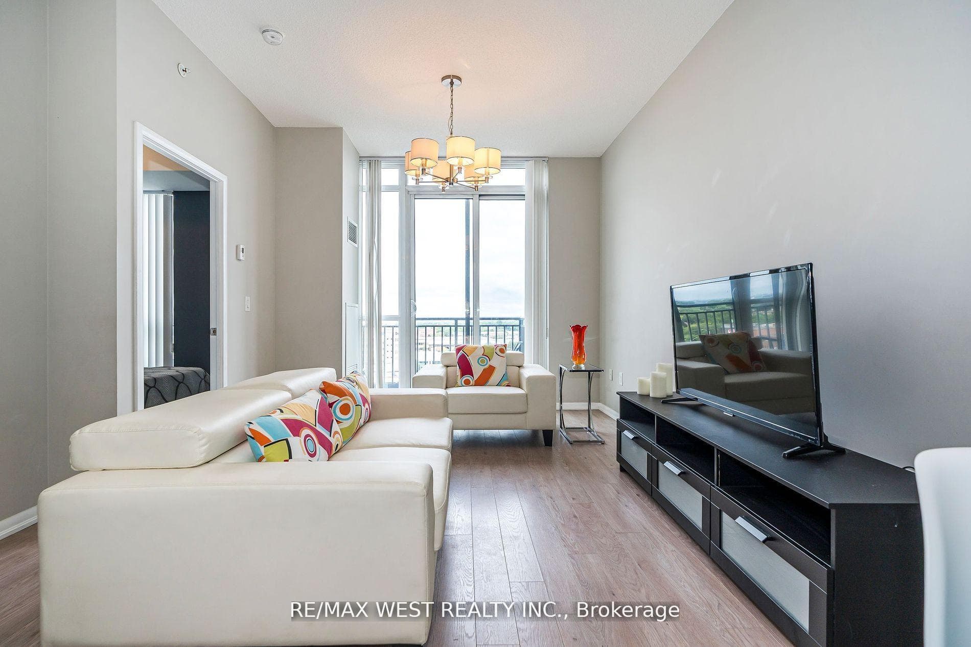 830 Lawrence Avenue Unit 803 photo 14