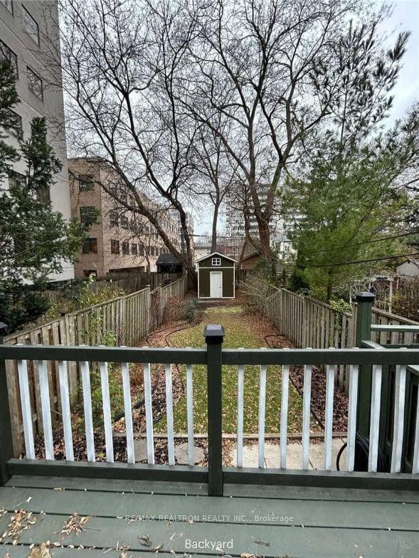 16 Henning Avenue photo 15