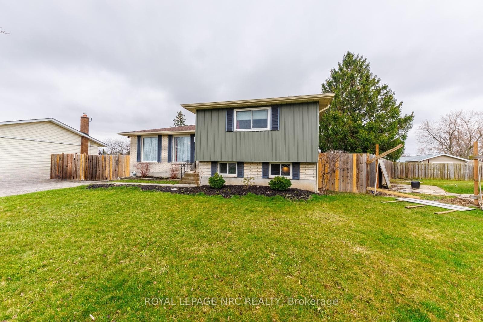 14 Roxborough Court photo 3