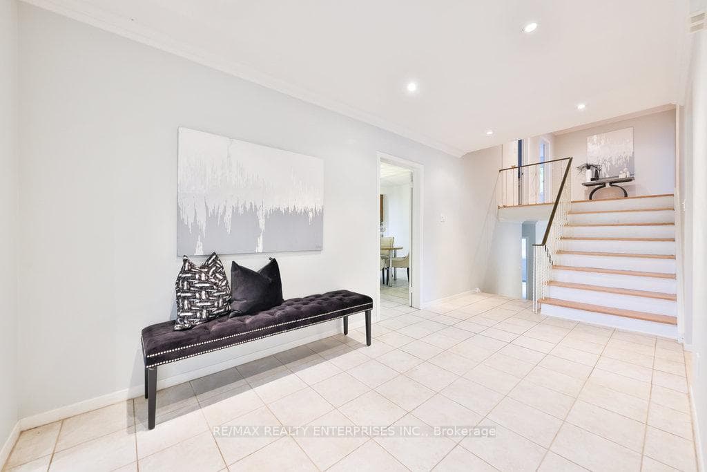 1353 Crestdale Road photo 5