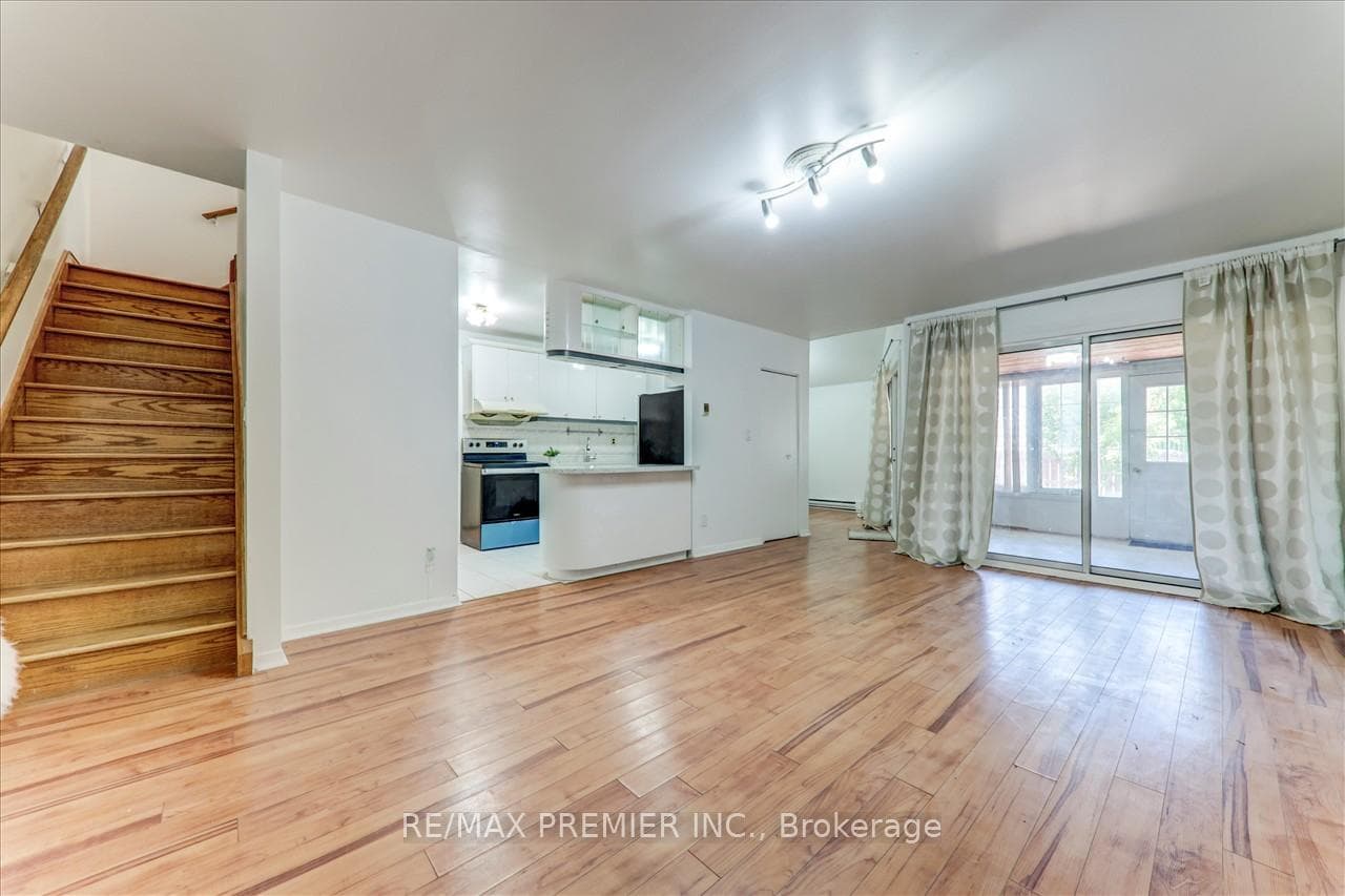 2901 Jane Street Unit 9 photo 8