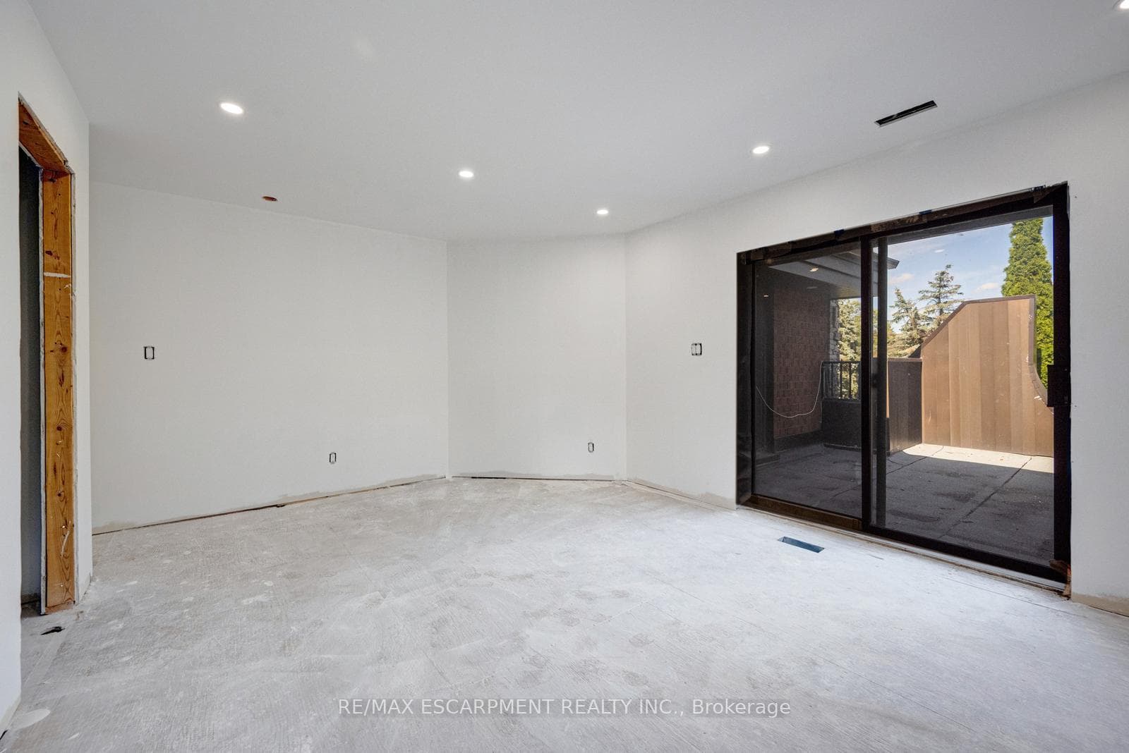 10 Edgeforest Drive photo 21