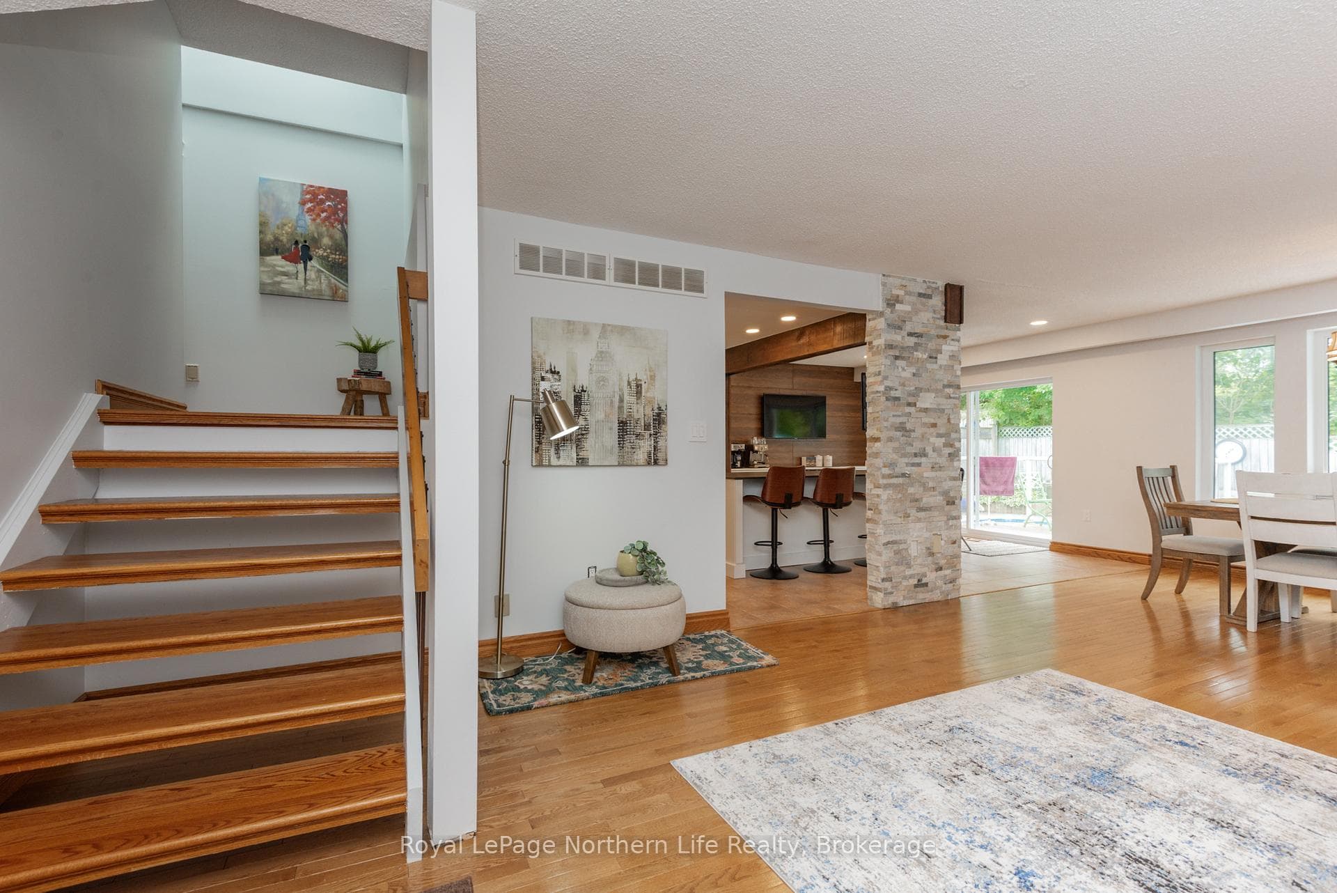 102 Sable Crescent photo 2