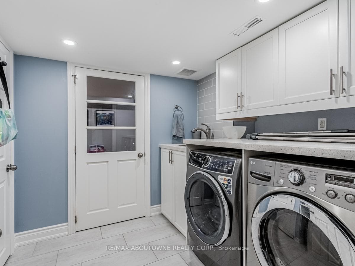 2418 Hollybrook Drive photo 21