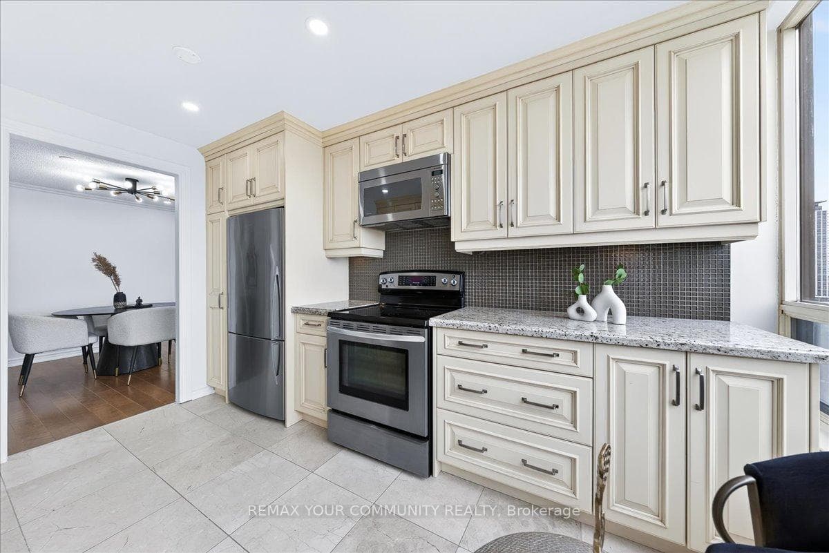8501 Bayview Avenue Unit 1501 photo 12