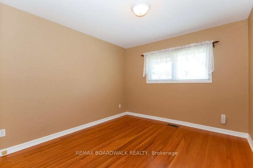 1392 Chartrand Avenue photo 23