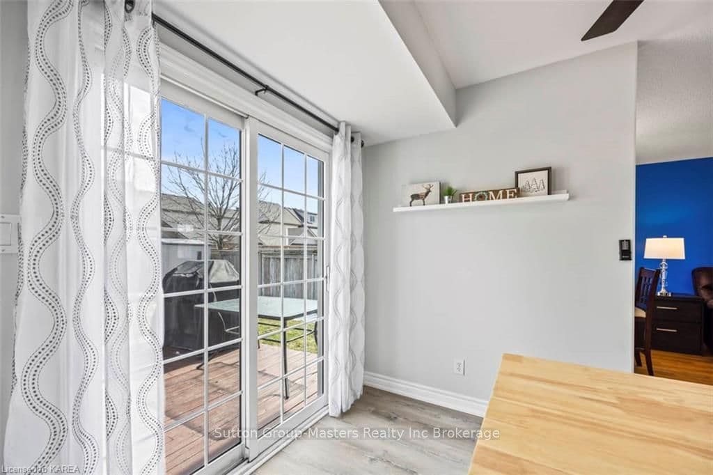386 COOKE Crescent photo 15