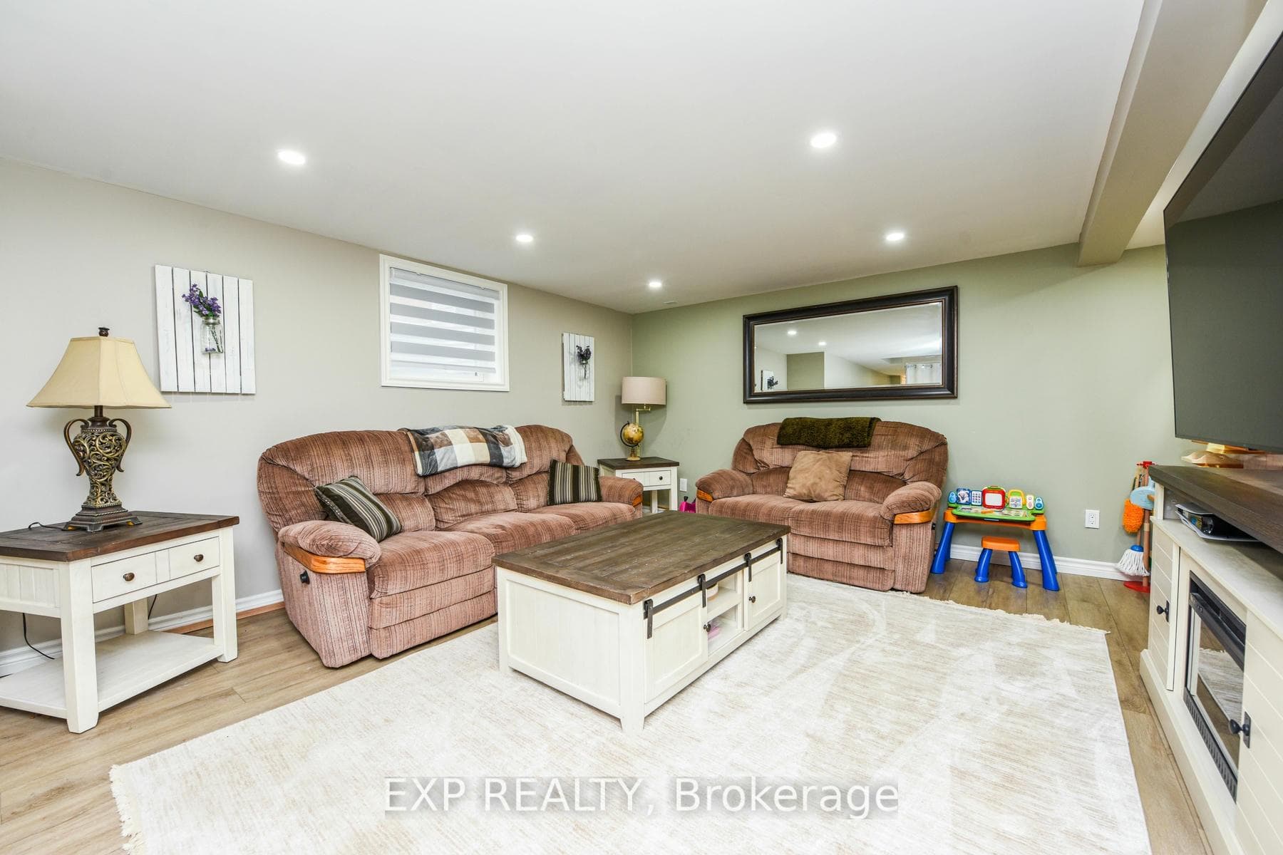 27 Huntington Court photo 16
