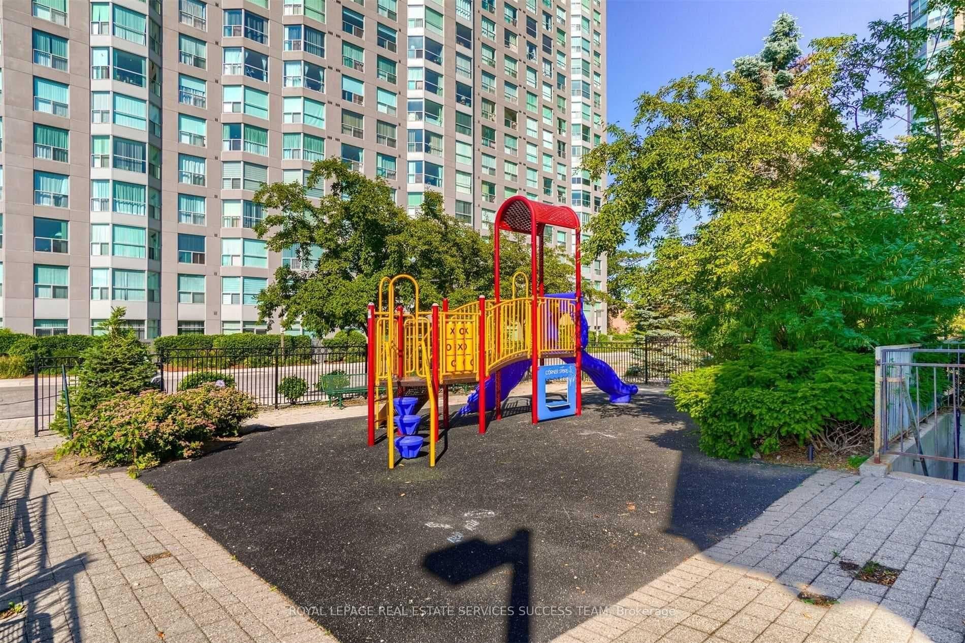 2177 Burnhamthorpe Road Unit 1606 photo 31