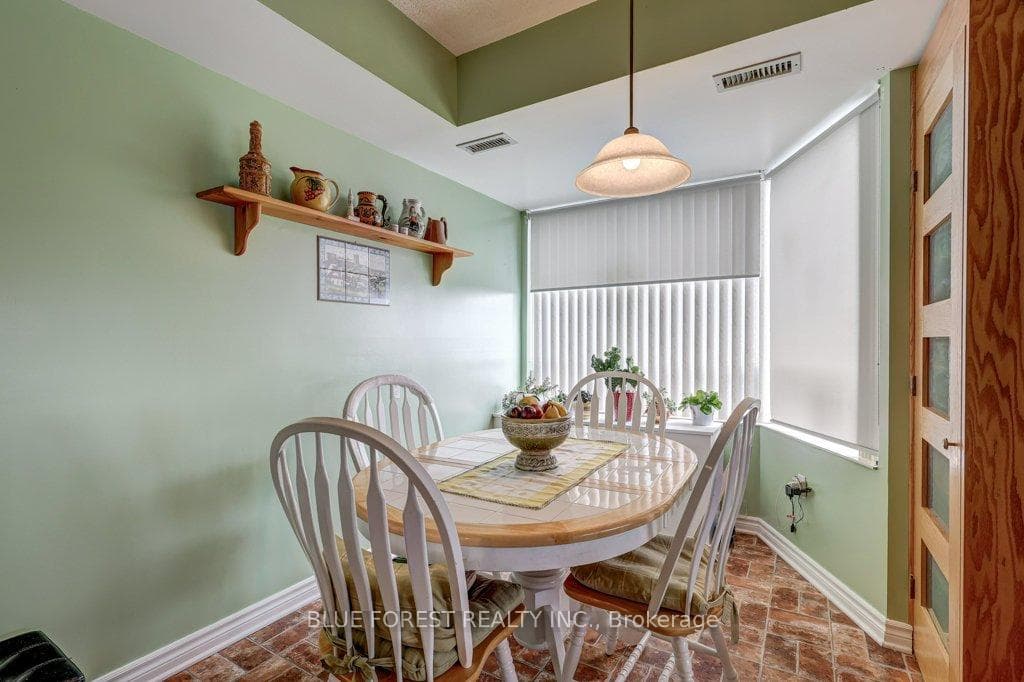 744 Wonderland Road Unit 707 photo 16