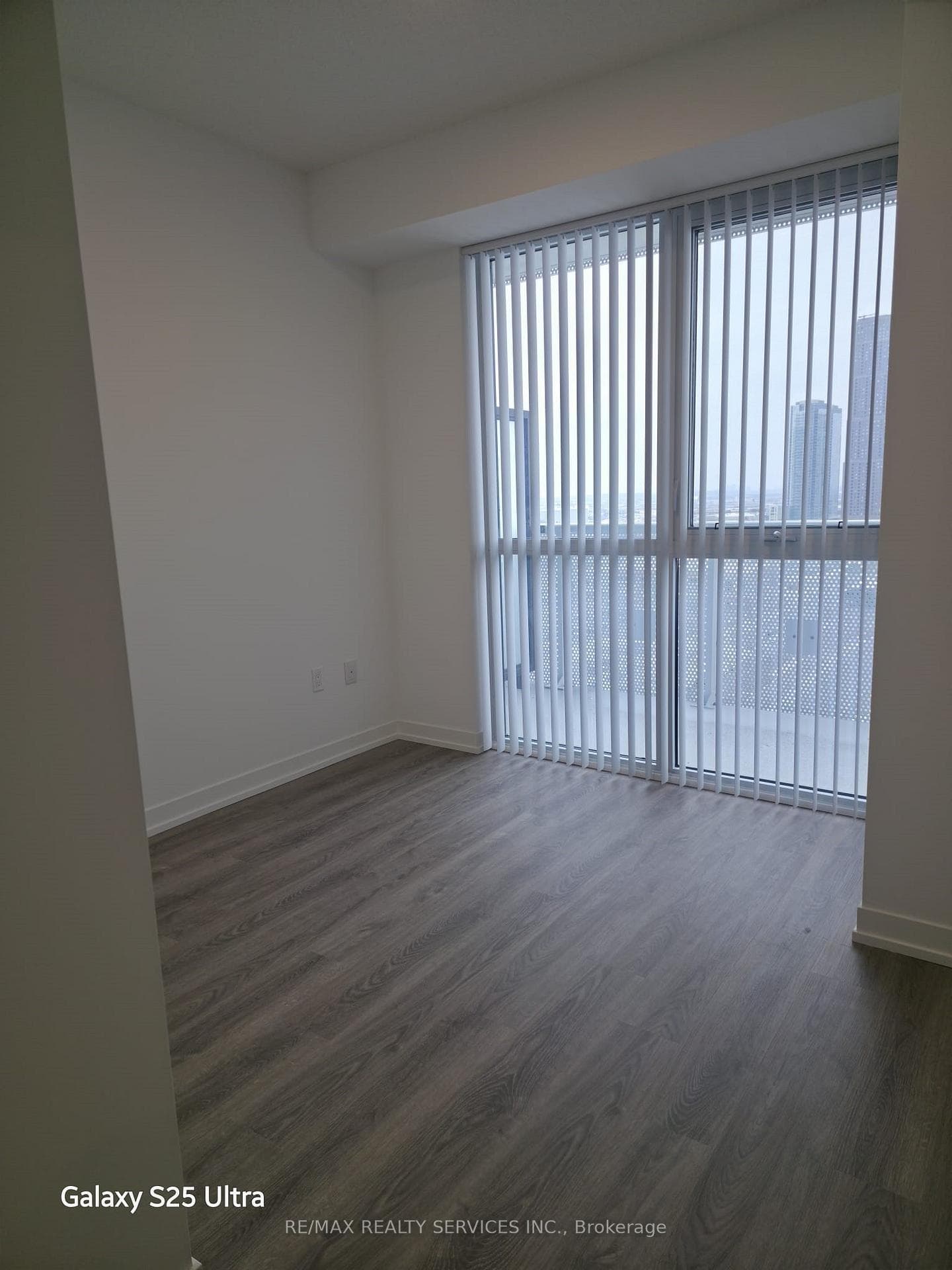 8 Interchange Way Unit 1708 photo 10